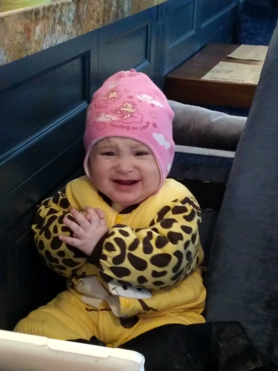 Женщина сентиментальна, женщина эмоционально не уравновешена, женщина любит поплакать... И это не слабость, не ее проявление и не "критические дни" - это самое мощное орудие на земле. Если вам говорят обратное - это защитная реакция, как правило мужчин.