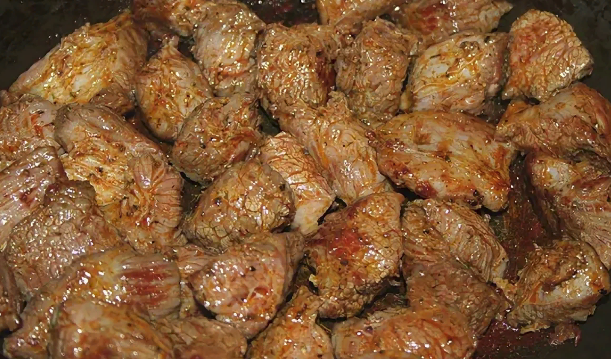 Как пожарить мясо кусочками фото Жареные кусочки мяса
