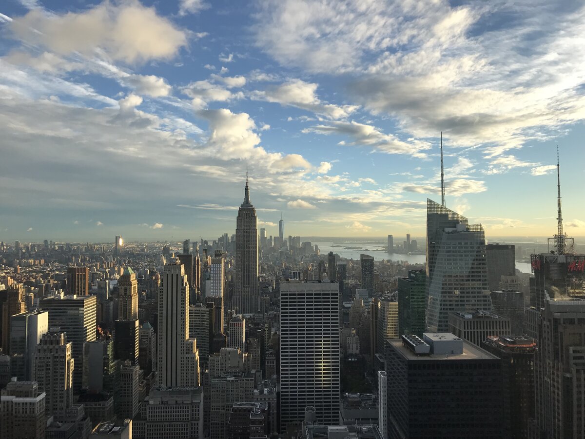 Вид с Top of the Rock в Rockefeller Center на Empire State Building