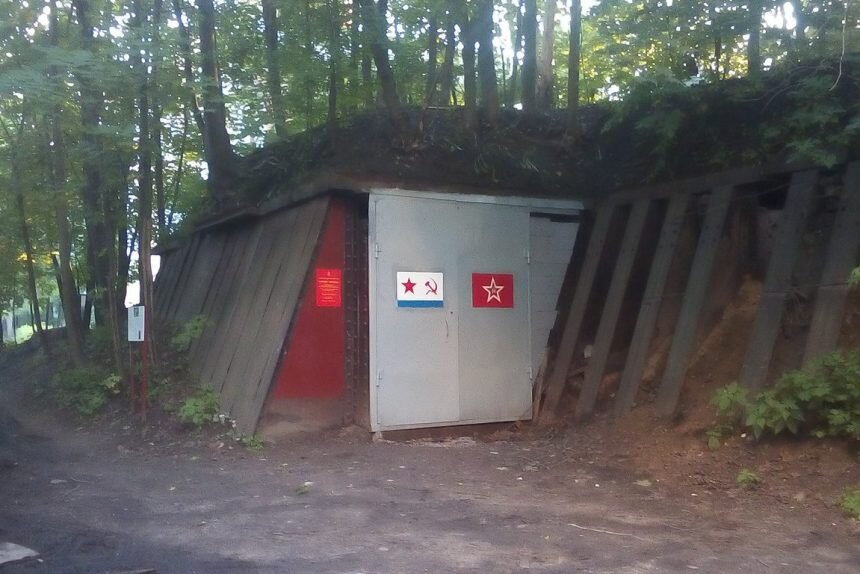 Снимок из интернета, так выглядит вход.