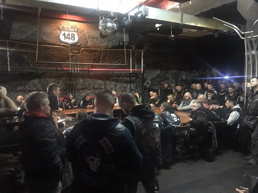 МОТОСОВЕТ – это добровольное объединение и консолидация мотоклубов, мотосообществ и мотообъединений Санкт-Петербурга и Ленинградской области, которое является постоянно действующим коллегиальным общественным органом. 