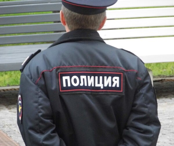 Угрозы поступают из-за догов мужа.