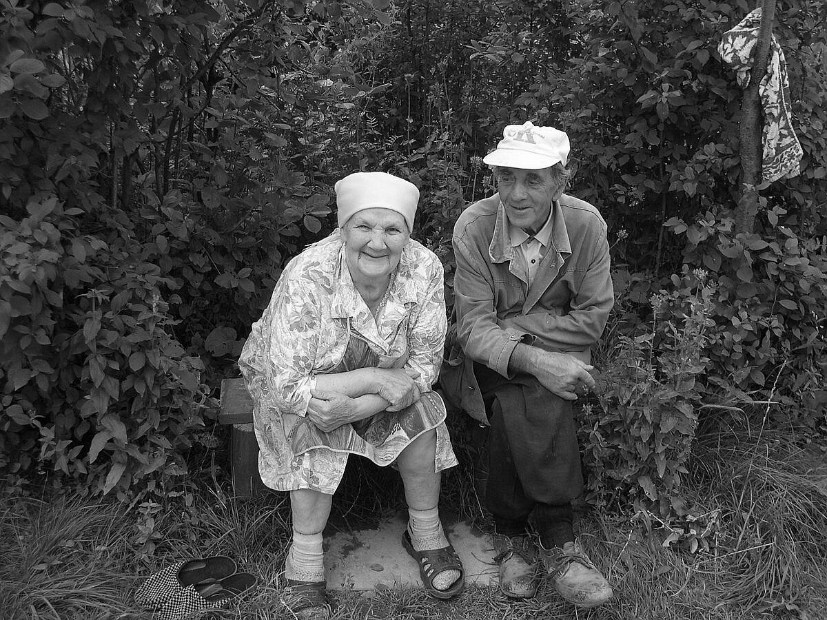 Дед ссср. Бабушка и дедушка. Дед с бабушкой в деревне. Советские старики. Советские дедушка с бабушкой.