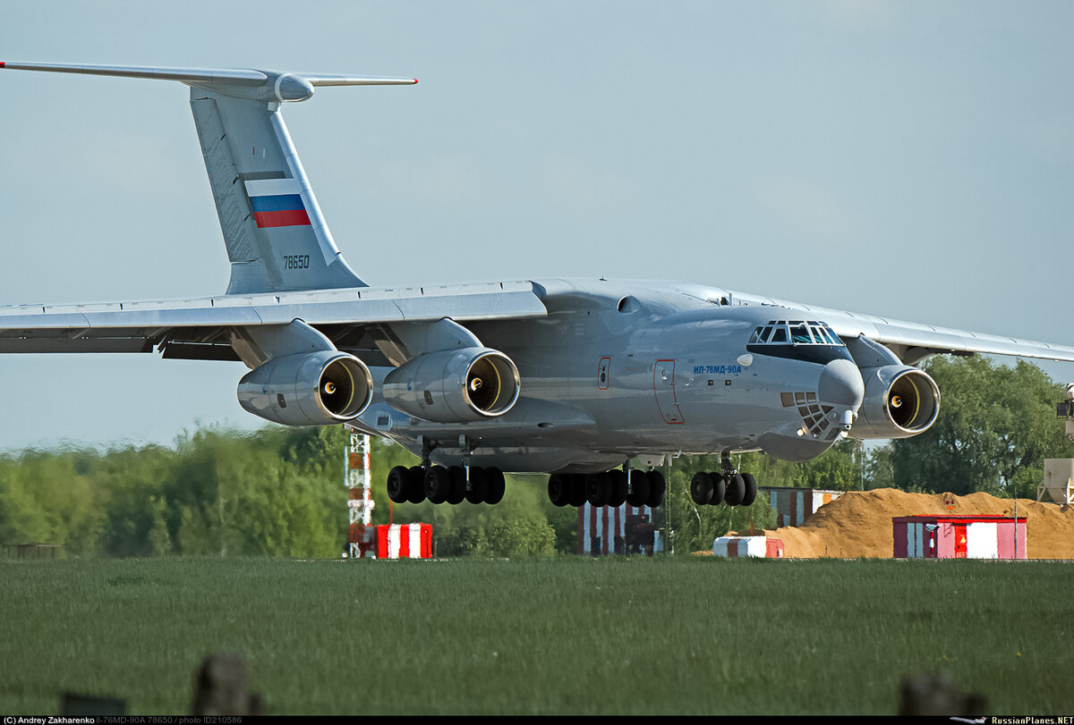 Модернизированный тяжёлый транспортник Ил-76МД-90А