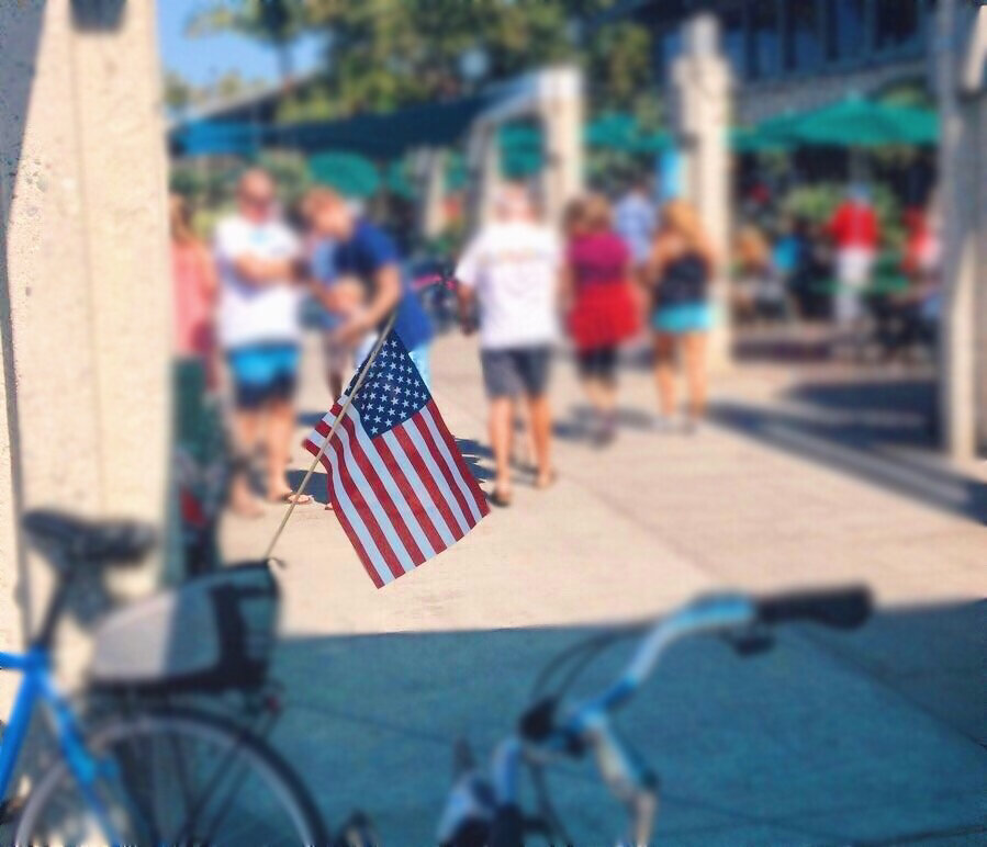 При длительных сроках пребывания у американских офицеров могут возникнуть подозрения, что человек ездит в Штаты работать, что по турвизе  нелегально.