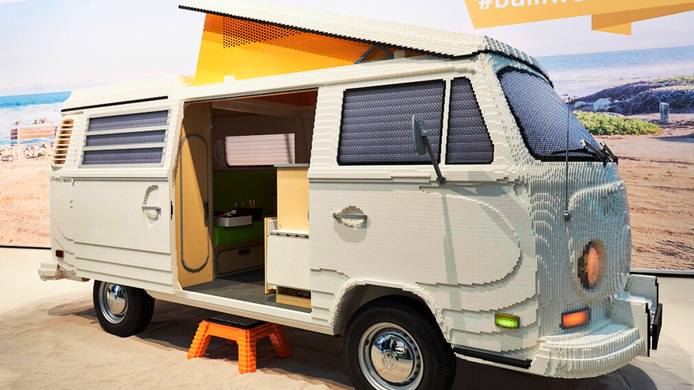 Модель Volkswagen T2  из LEGO состоит из 400 000 кубиков 