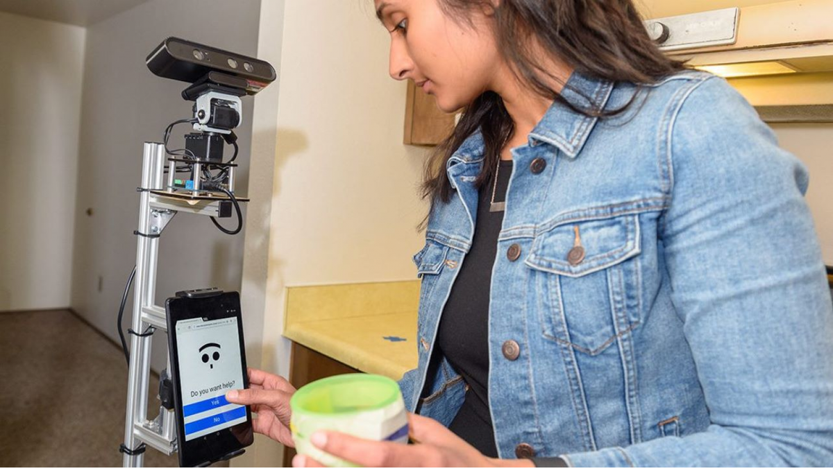 Робот, помогающий больным деменцией людям жить самостоятельно 