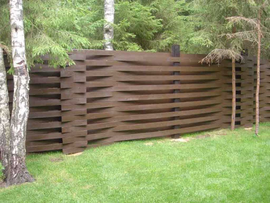 Варианты заборов для дачи из недорогих материалов wood basketweave fence Fence design, Backyard fences, Wood fence design