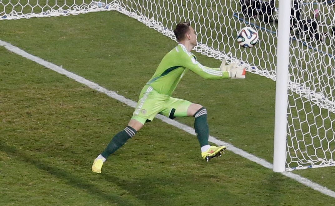 Глупейшая ошибка Игоря Акинфеева на ЧМ 2014