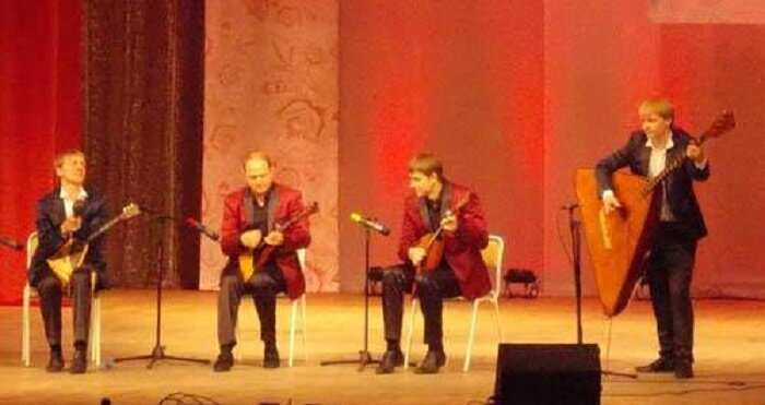 Коллектив балалаечников на Фестивале народного творчества ЦФО в г. Калязин