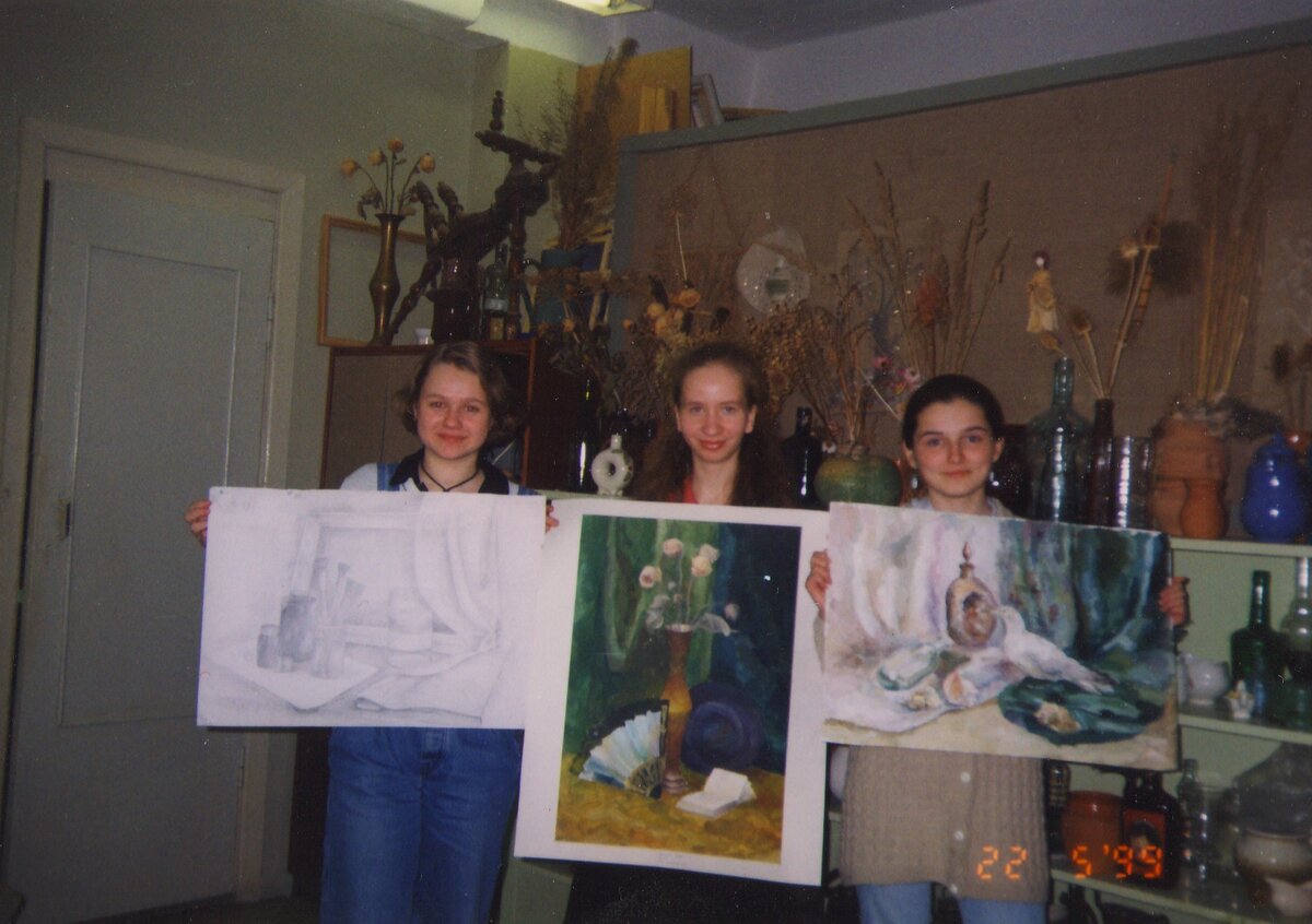 Изостудия. Крайняя справа - я.