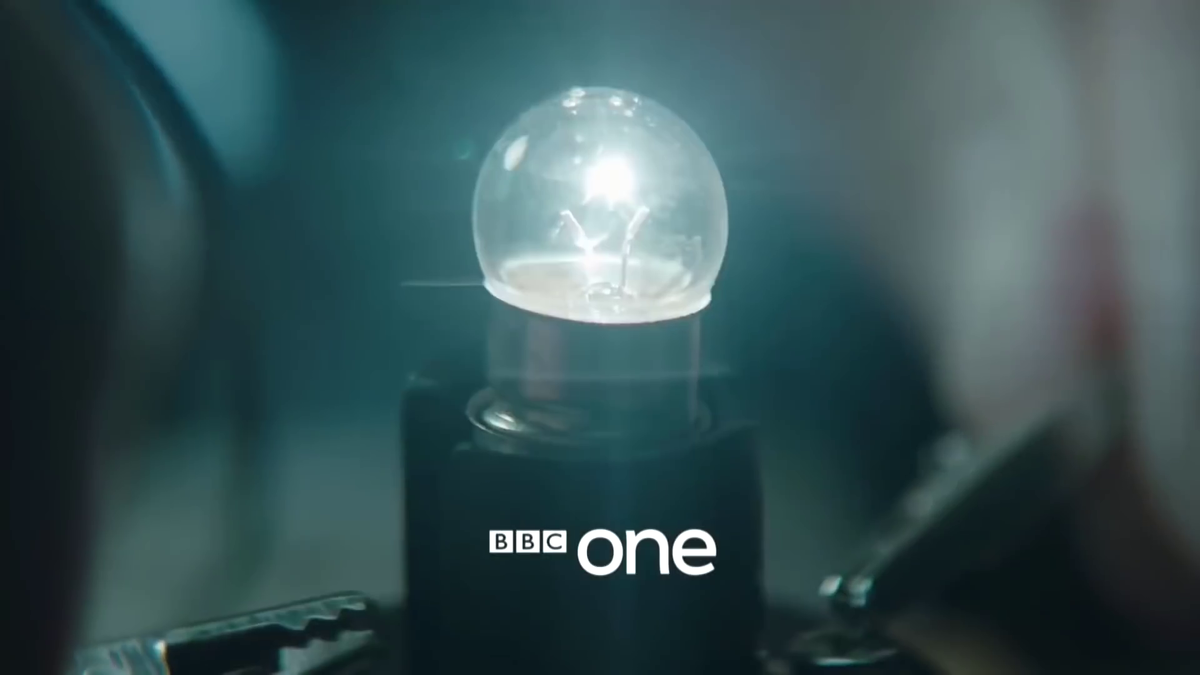 кадр из сериала "Маленькая барабанщица"