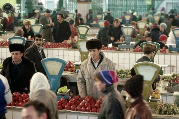 На фото я в синей шапке и кстати, помидоры бакинские очень вкусные...