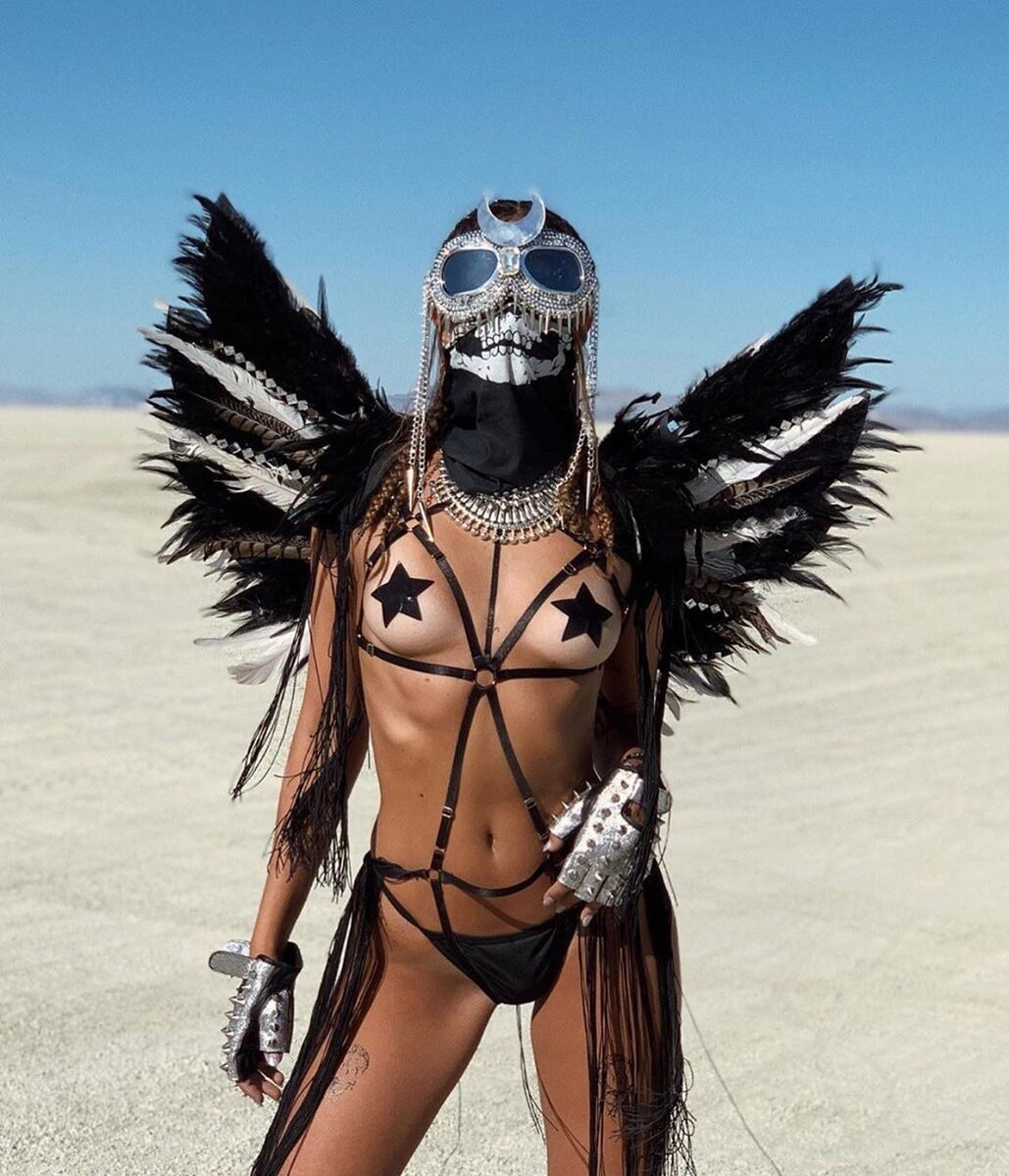 Источник: Instagram: @burningmanfashion