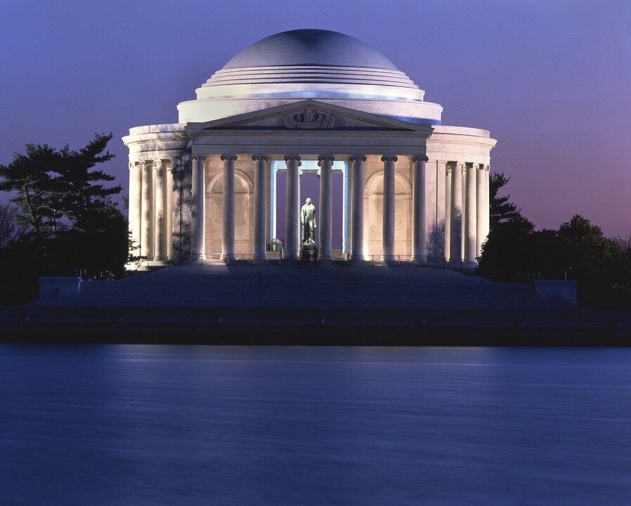 Photo from https://cdn.pixabay.com/photo/2014/12/01/19/30/jefferson-memorial-553166_960_720.jpg
