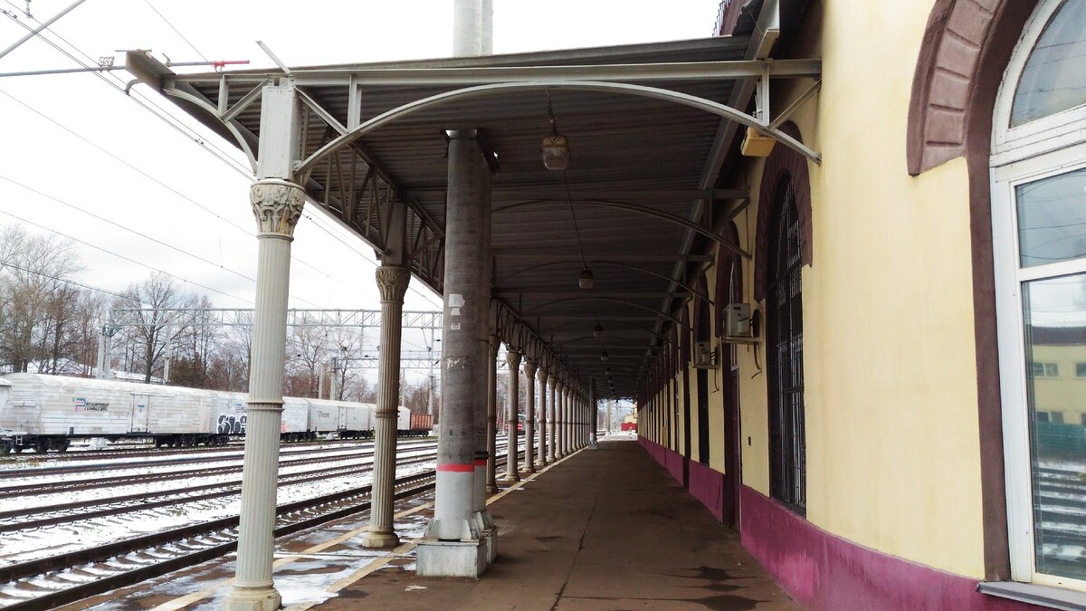 Один из перронов вокзала