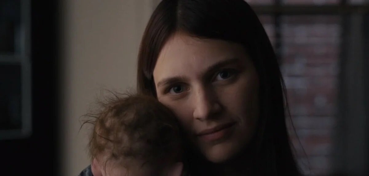 Довольно интересная, уютная и пугающая одновременно история. Серии всего по пол часа, так что много времени просмотр не займет.