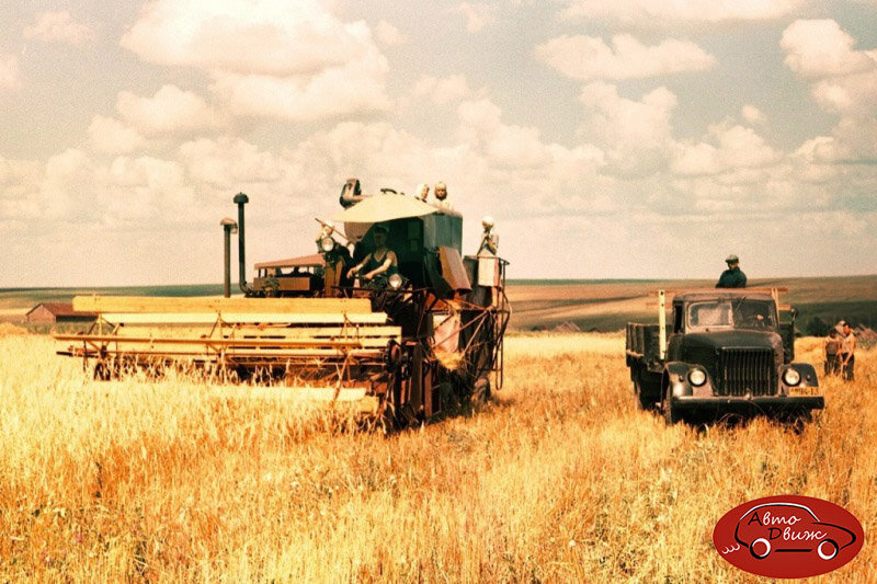 Зерно из бункера С-4 высыпалось самотеком