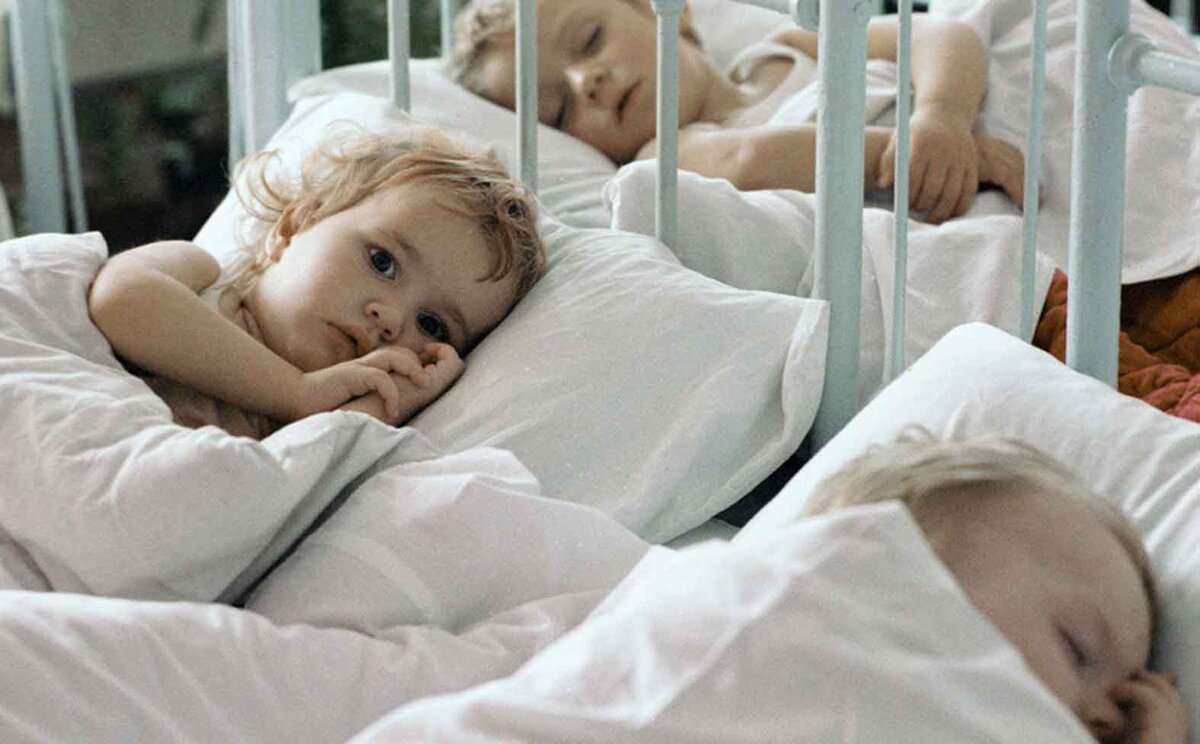 Дети спят в детском саду