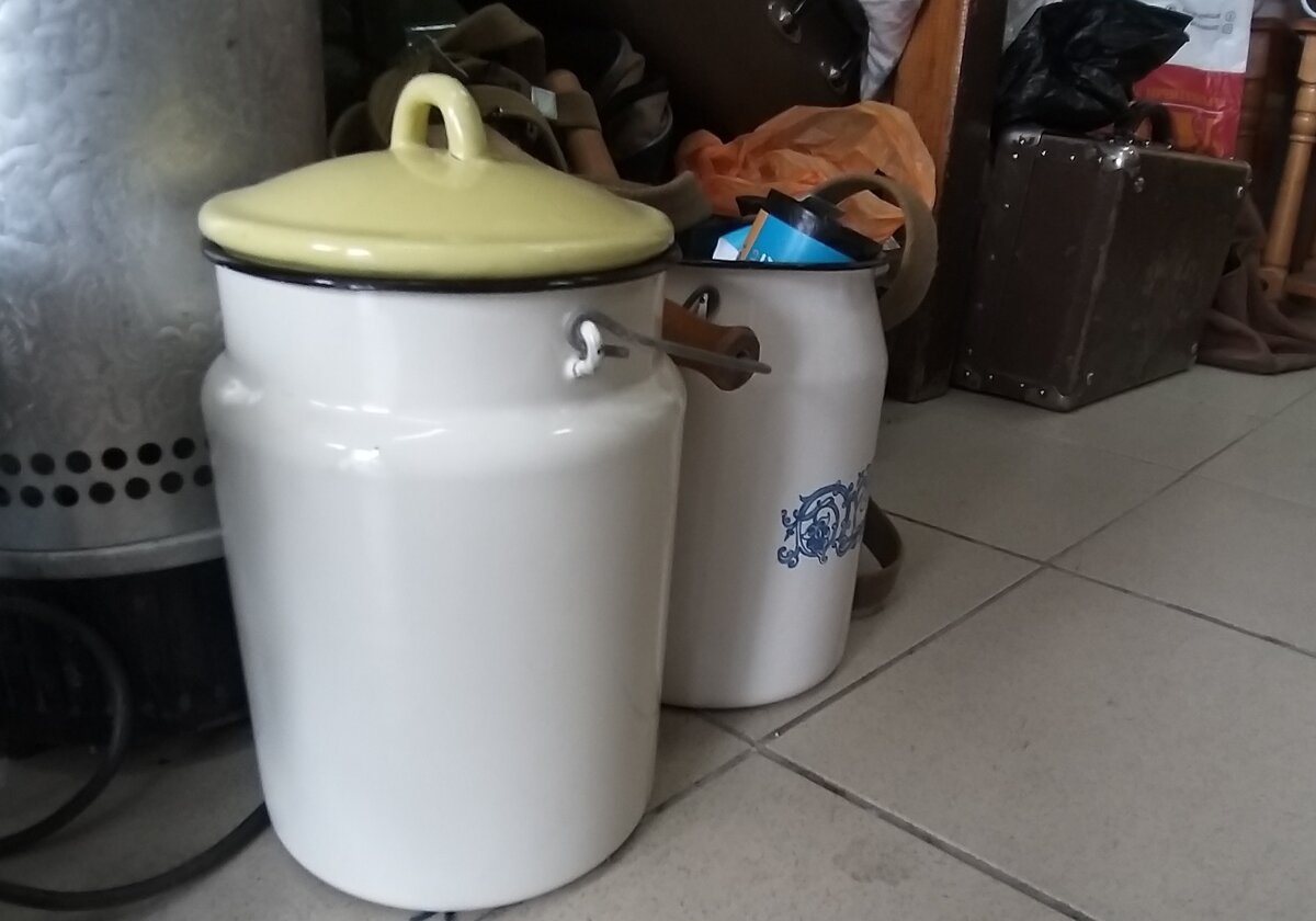 Недавно увидел бидоны на блошином рынке, сразу вспомнилось советское детство