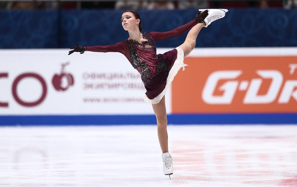 Нина петрыкина фигуристка фото. Камила валиева чемпионат европы 2022. Произвольная программа женщины европы 2022. Анна щербакова 2022 чемпионат. Чемпионат европы по фигурному катанию 2022 женщины.