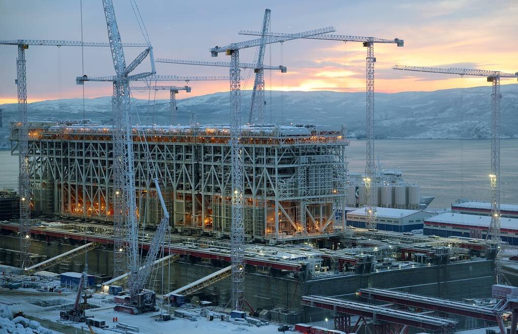 завод спг мурманск. белокаменка артик спг 2. новатек мурманск плавучий завод. завод арктик спг 2 мурманск. завод сжиженного газа в мурманской.