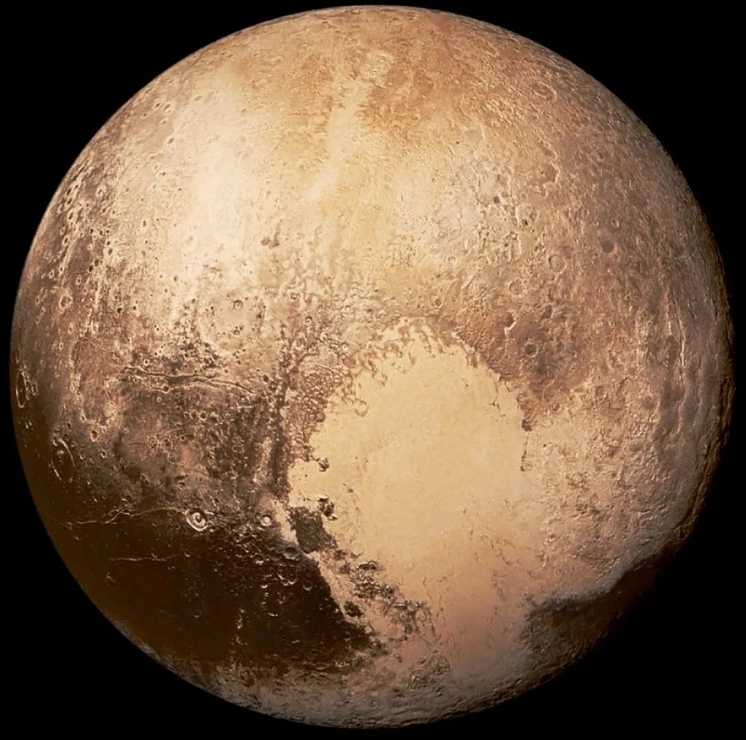Знаменитое «сердце» Плутона, которое увидел космический корабль НАСА New Horizons во время пролёта мимо планеты в 2015 году