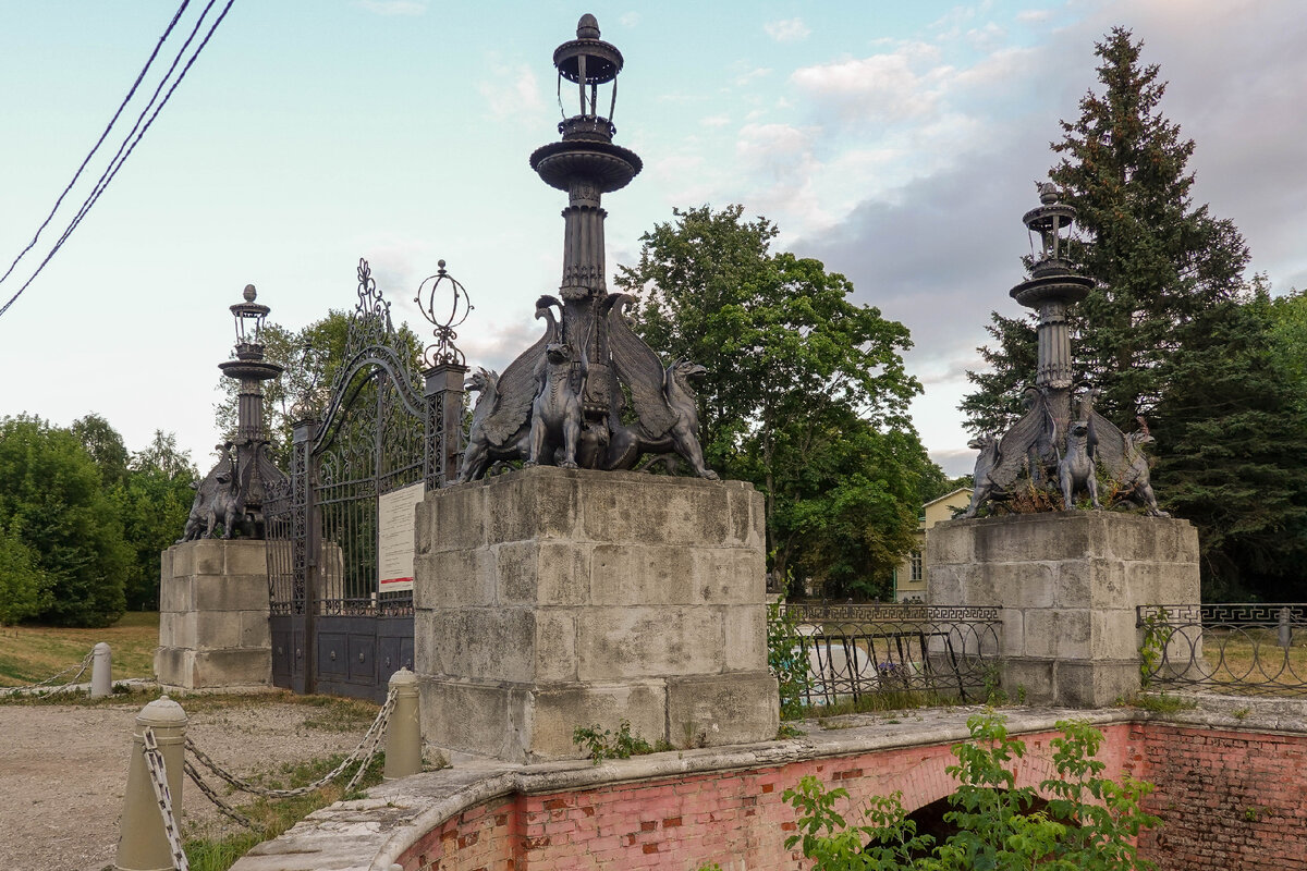 Секретная усадьба на юго-востоке Москвы. Простым людям, таким, как мы с  вами, туда не попасть | Самый главный путешественник | Дзен