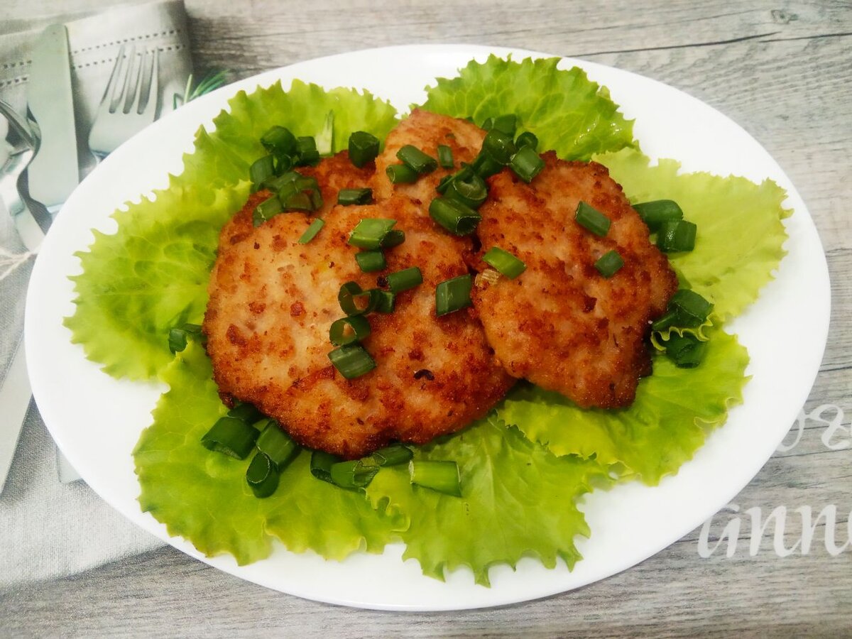 Мясные оладьи с добавлением манной крупы