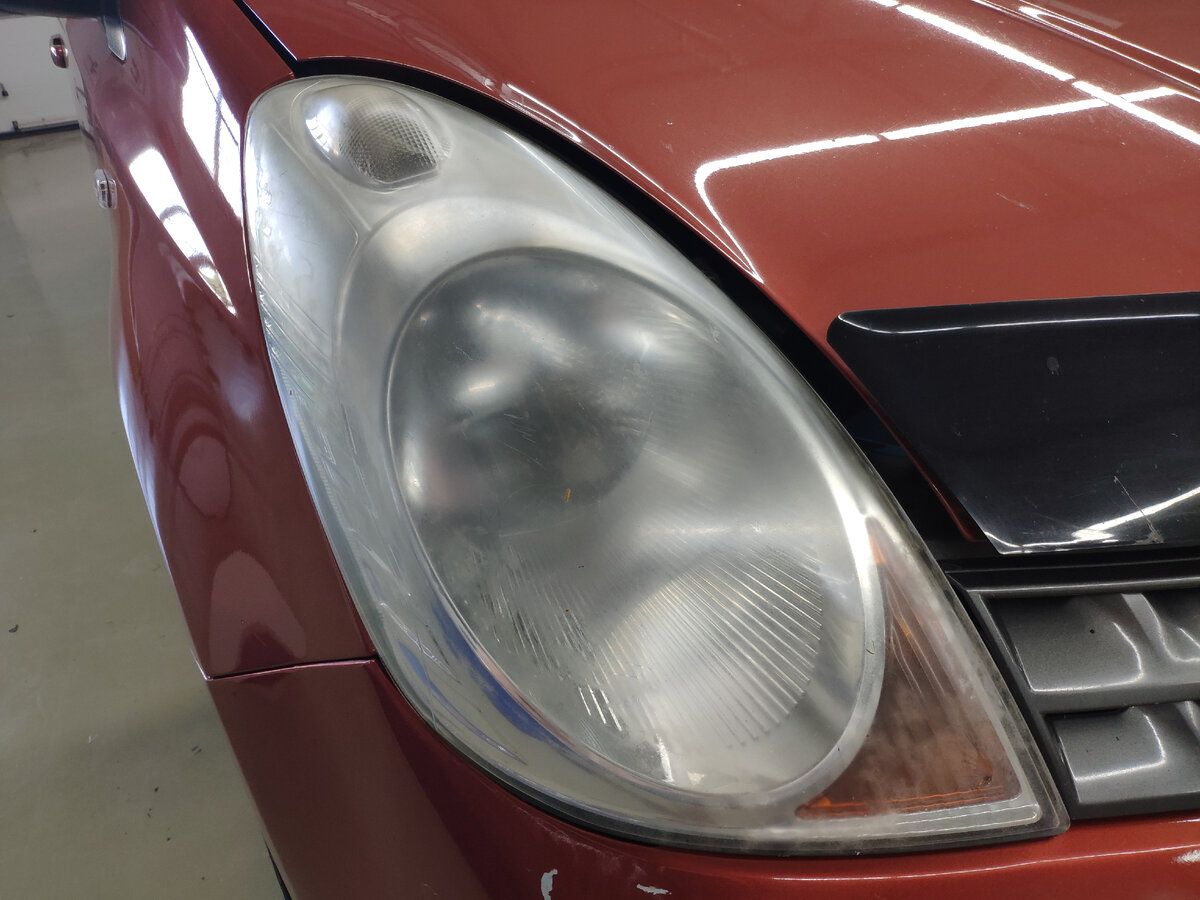 Царапины и сколы, потертости и желтый налет