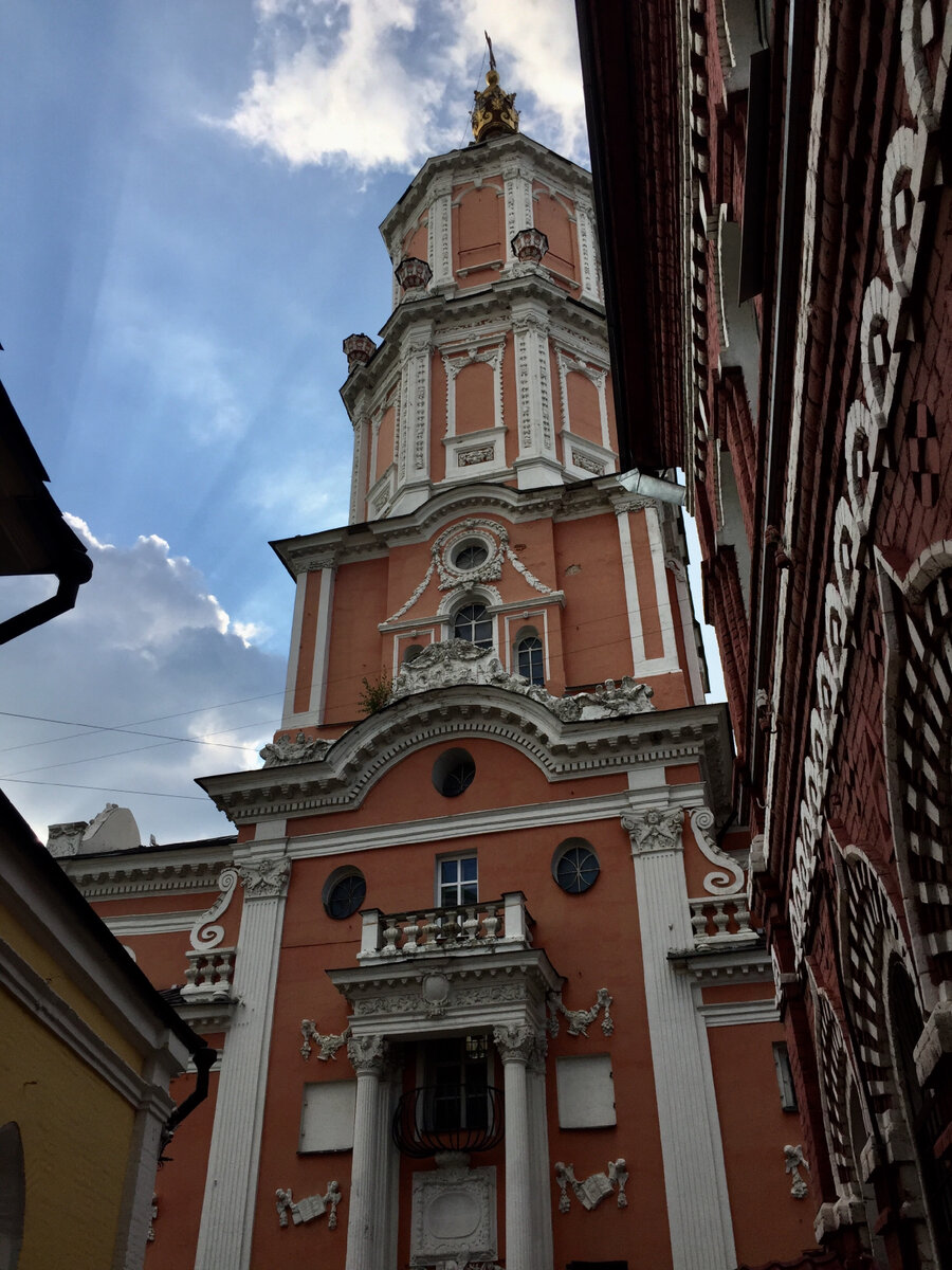 Самая красивая в Москве . Меншикова башня , масонские знаки и красные туфли  на высоченных каблуках . | Русская народная депрессия | Дзен