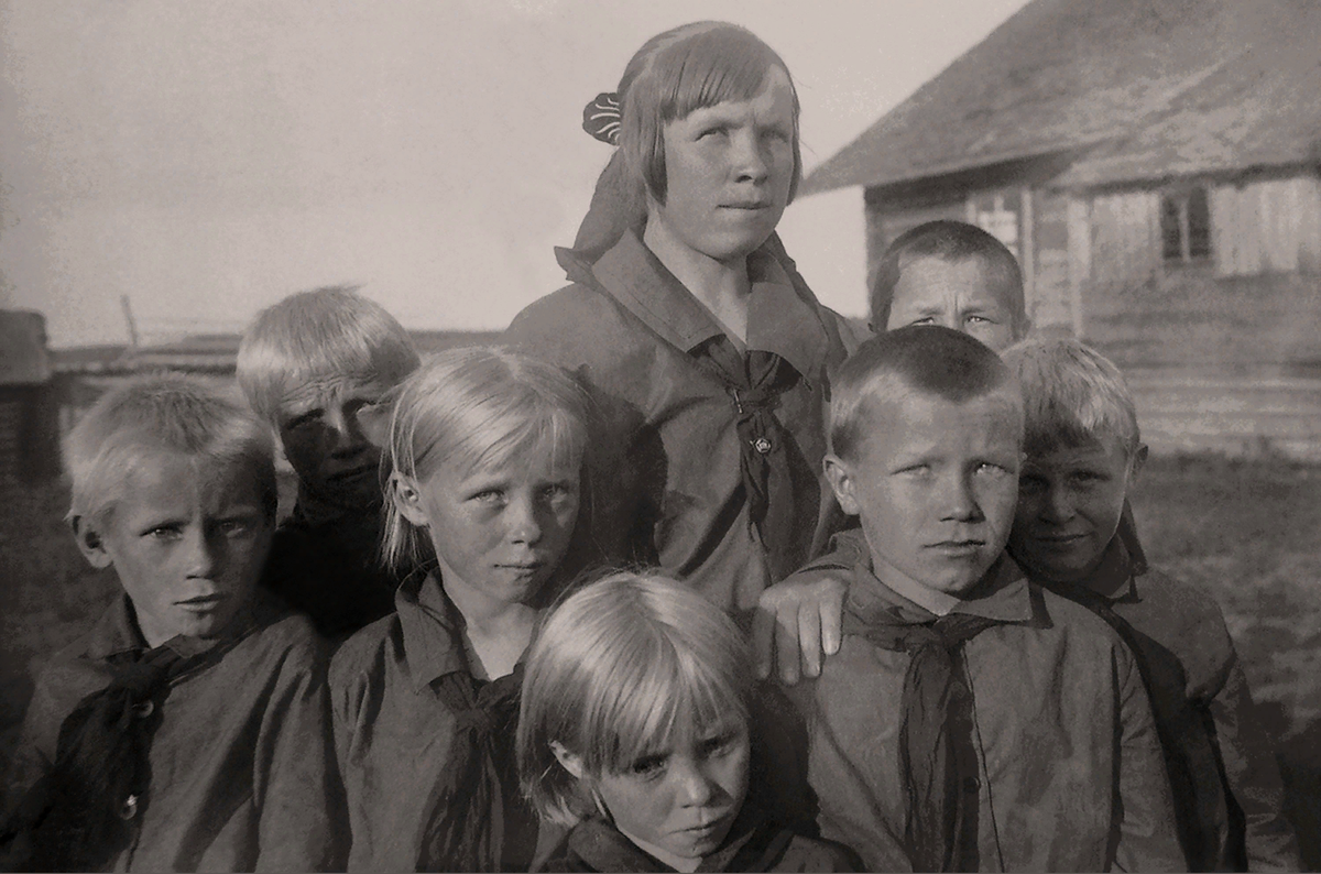 А зори здесь тихие фильм 1972 фильм. Старшина васков а зори здесь тихие 1972. Советские зори. А зори здесь тихие фильм 1972 постер. Советские зори.