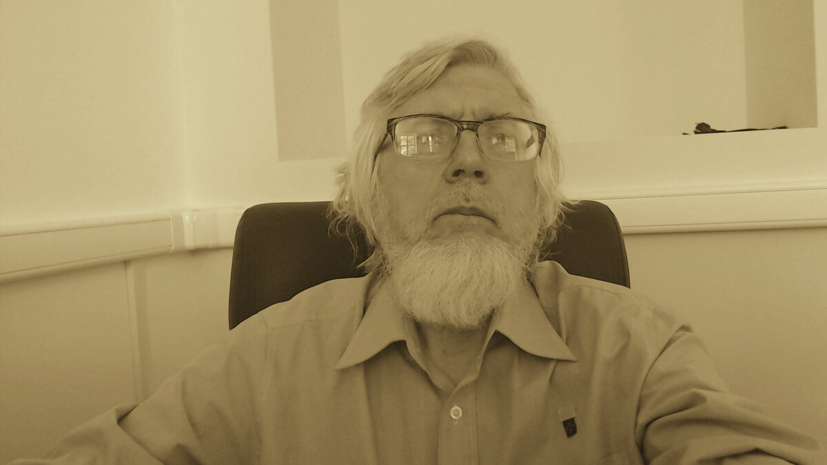 Вчера я написал на программу на  Python,  но очень маленькую,  а сегодня большую но на ассемблере, ну очень большую. 