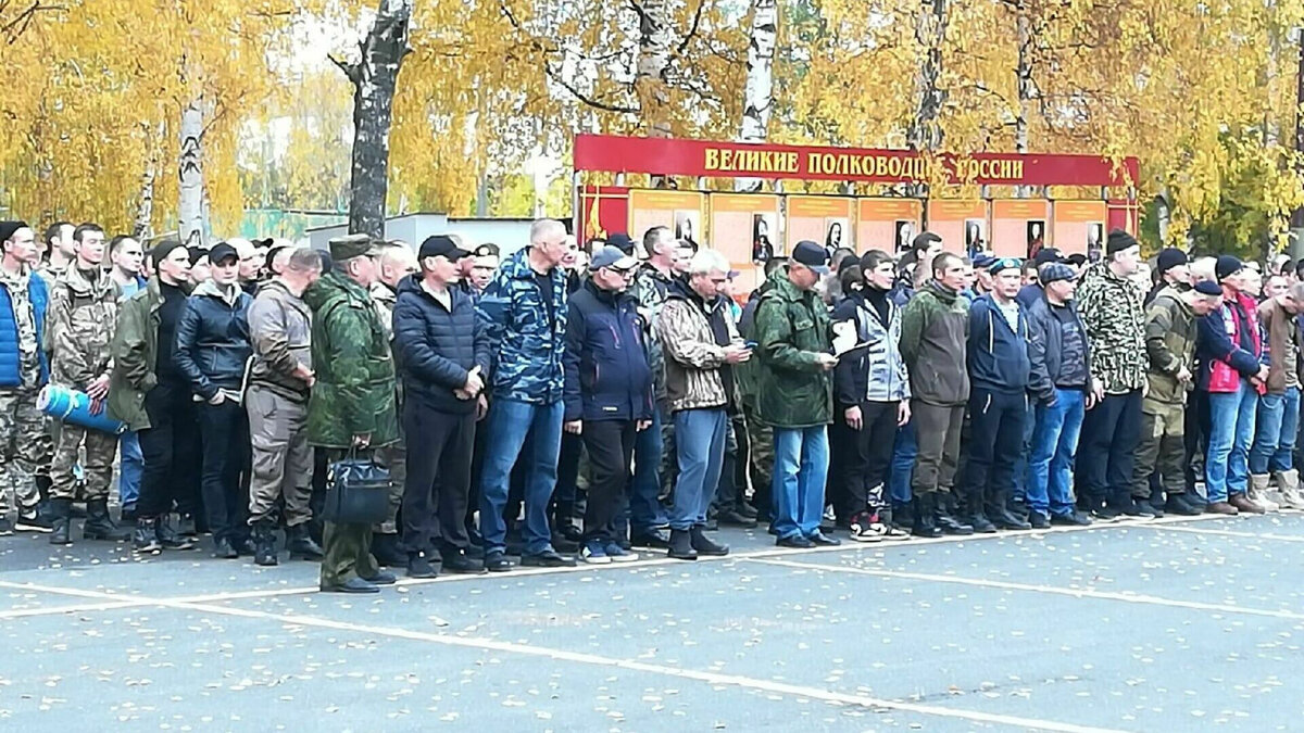     Все мобилизованные и добровольцы из Удмуртии, участвующие в спецоперации на Украине, получили региональную выплату в размере 50 тысяч рублей. Об этом в прямом эфире в соцсетях 1 декабря сообщила вице-премьер правительства республики Татьяна Чуракова.