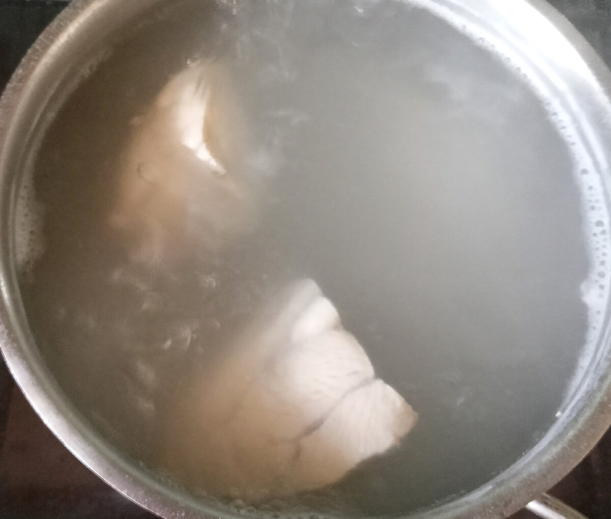 Жиринки, ау! Кипит, поэтому мутновато. Фото автора.