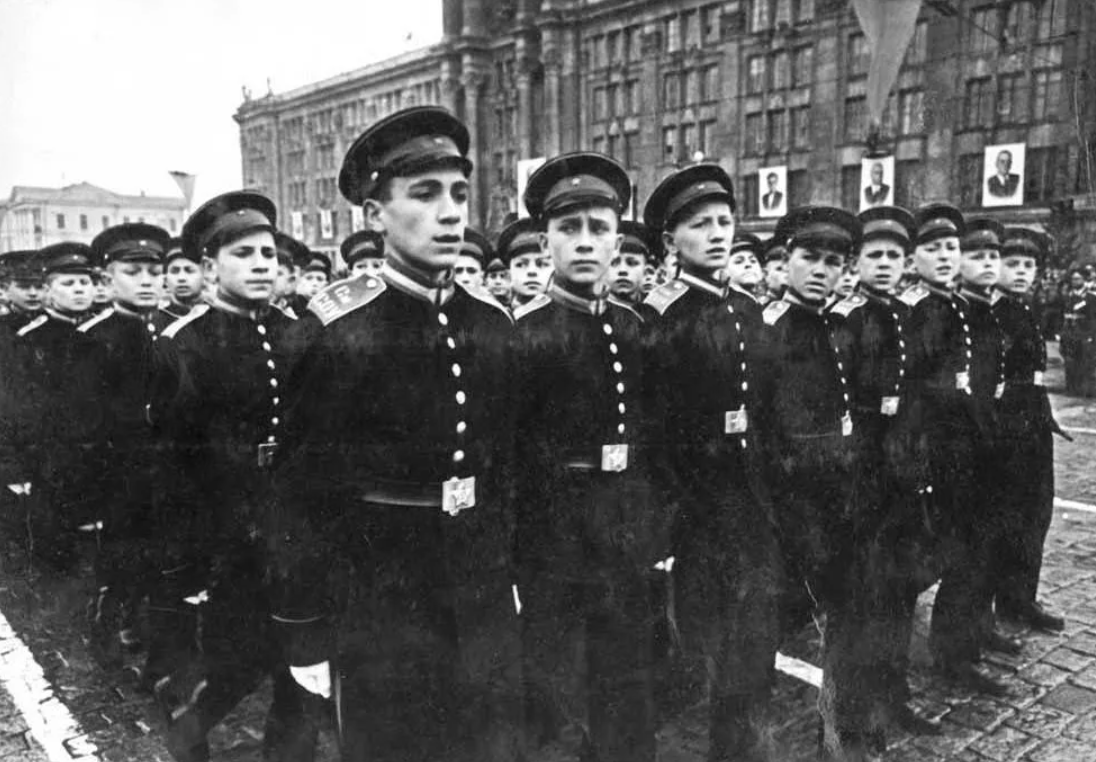 Первый суворовский. Ленинградское суворовское училище 1944г. Первый суворовский. Суворовское училище 1945. Елец суворовское училище 1944.