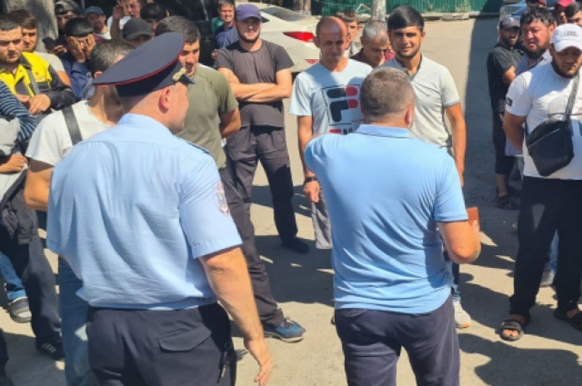    В Самаре на торговой базе полиция выявила 9 мигрантов-нарушителей