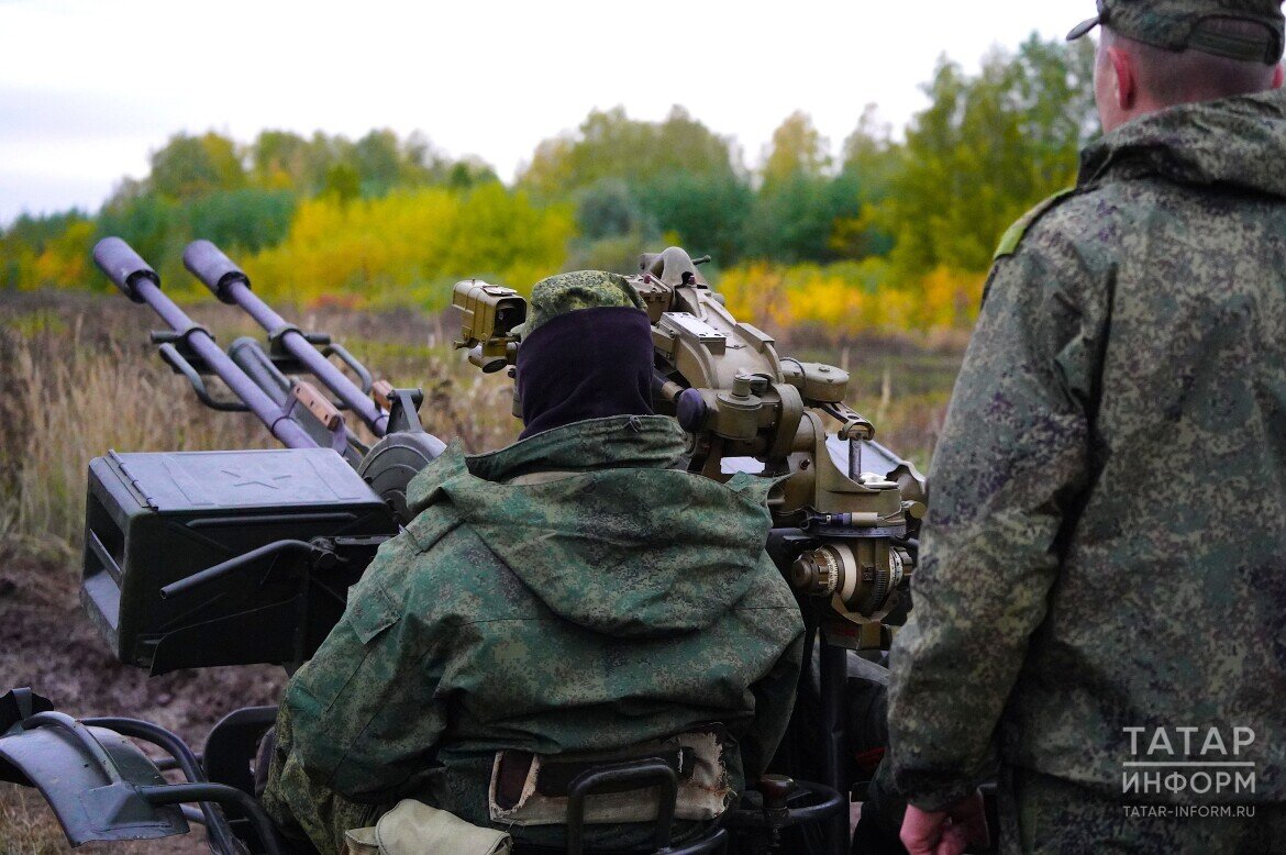 ​«Мы направляем заключивших контракт военнослужащих в части для прохождения подготовки в среднем на месяц». Фото: © Абдул Фархан / «Татар-информ»