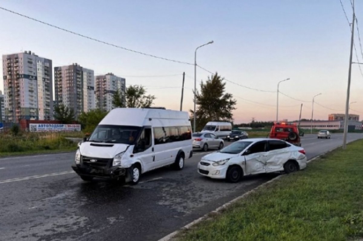    В Тюмени 10 человек пострадали в ДТП с участием автобуса