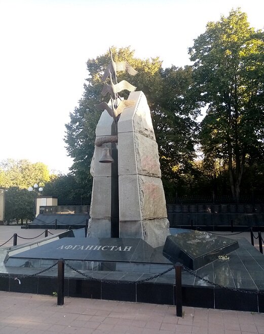                        .....а превратились в белых журавлей....