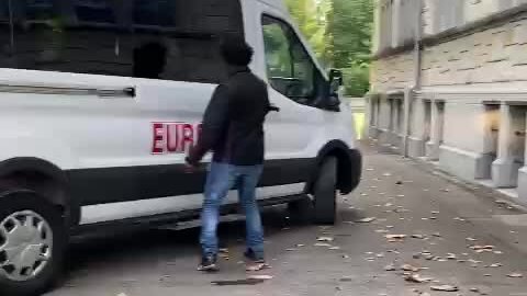 Мы все немножко Люси | Швейцарский школьный автобус. Везут двух ...
