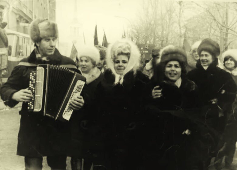 Ангарск. Празднование 7 ноября 1973 года Фото из личного архива Л.Г.Осиповой