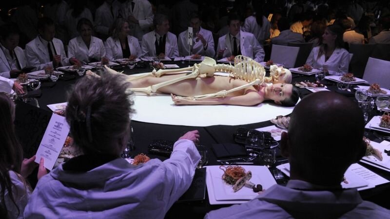    Фрики на страже Украины. Зеленский пригласил скандальную художницу стать послом