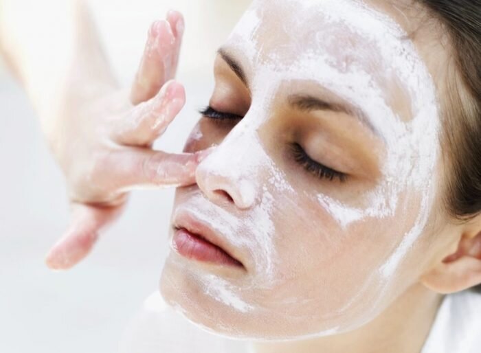 Дома можно использовать маски и пилинги