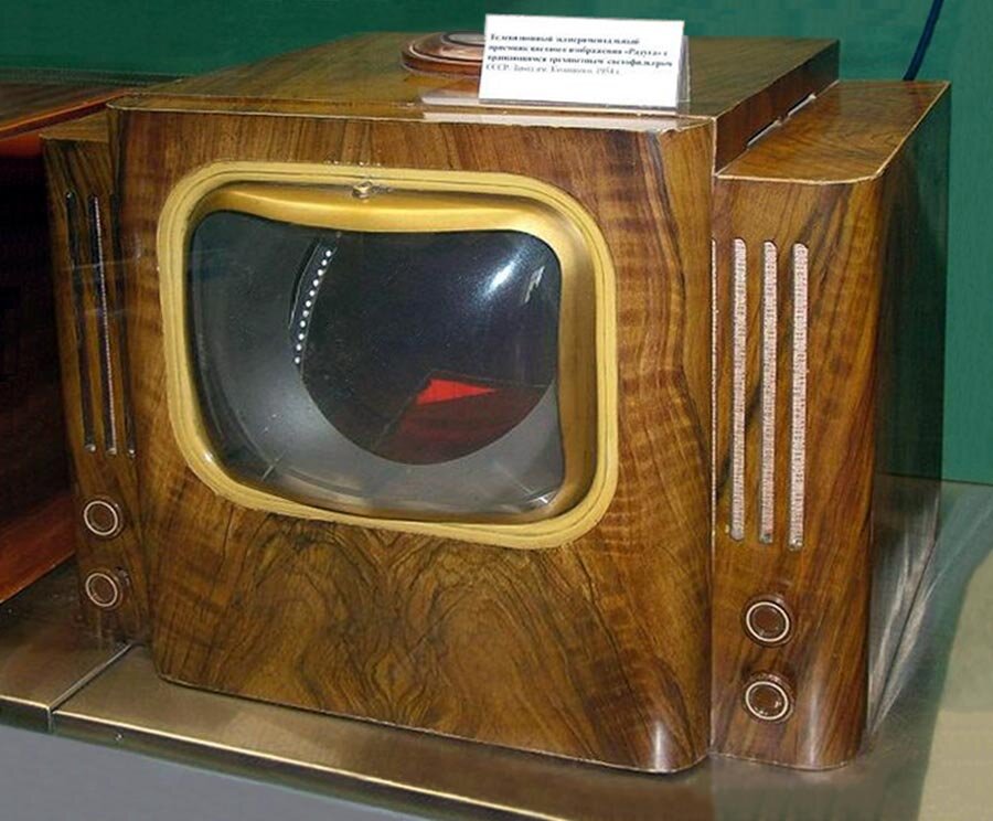 Первые черно белые телевизоры. Телевизор Радуга цветной 716. Телевизор Радуга 1954