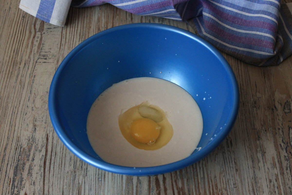 Стакан кефира, одно яйцо и немного сыра: рецепт быстрых сырных лепёшек на кефире на сковороде
