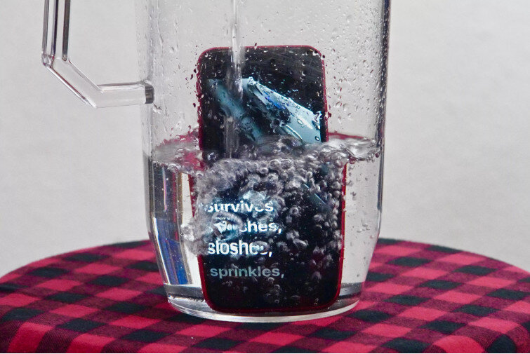 Влагозащита iPhone SE 2020. Будьте осторожны: гарантия Apple на залитые устройства не действует!