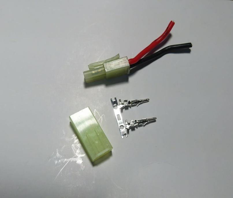 Стандартный разъем в приводах Cyma