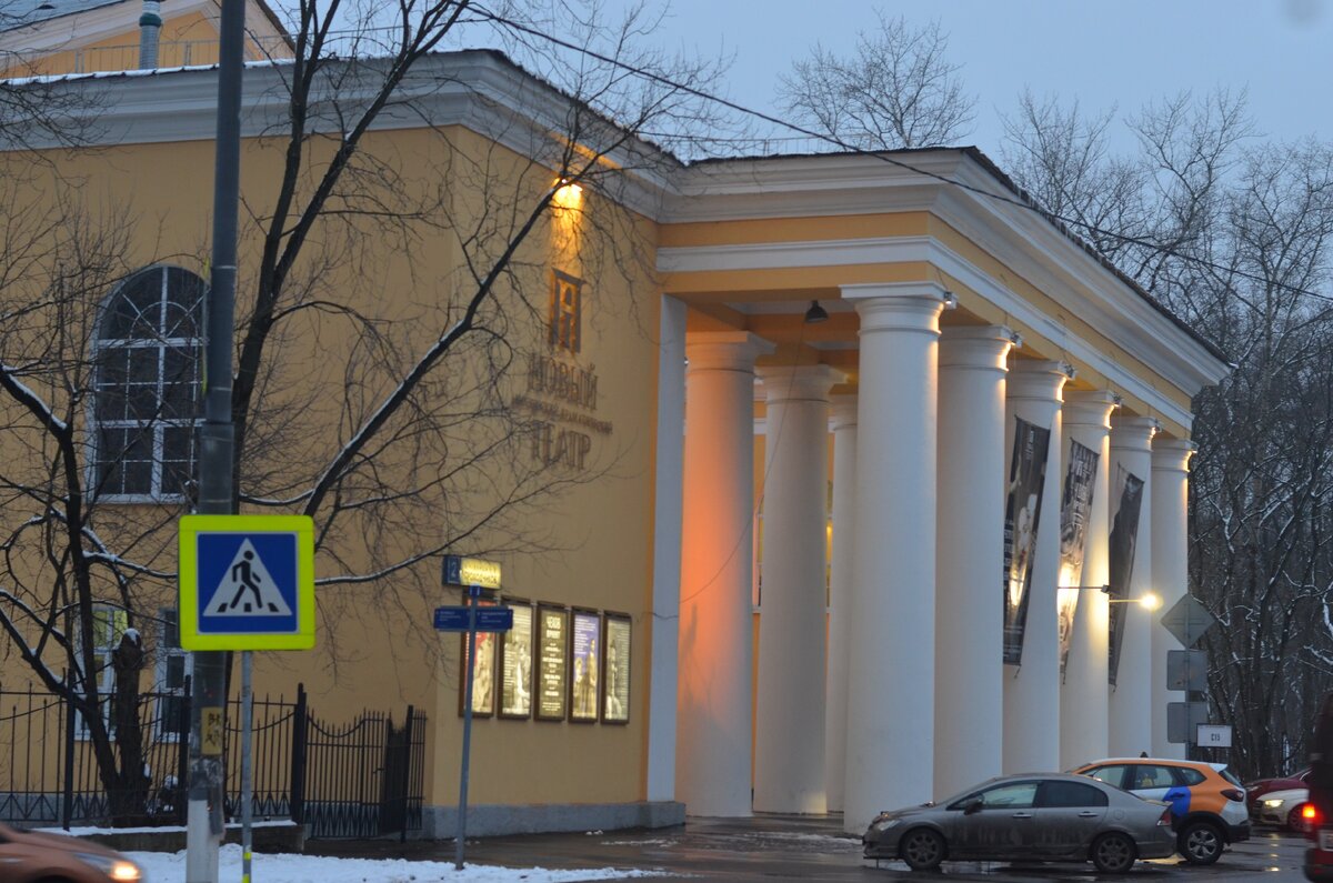 проходчиков 4. московский новый драматический театр. новый драмтеатр на ул проходчиков. новый драматический театр на ярославском шоссе сцена. новый драматический театр на ярославском.