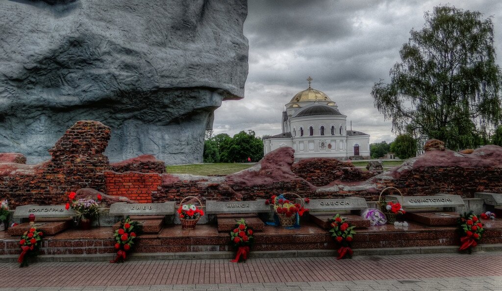 Крепость герой фото. Город герой Брестская крепость. Мемориал Брестская крепость-герой. Брест мемориальный комплекс. Крепость герой Брест.